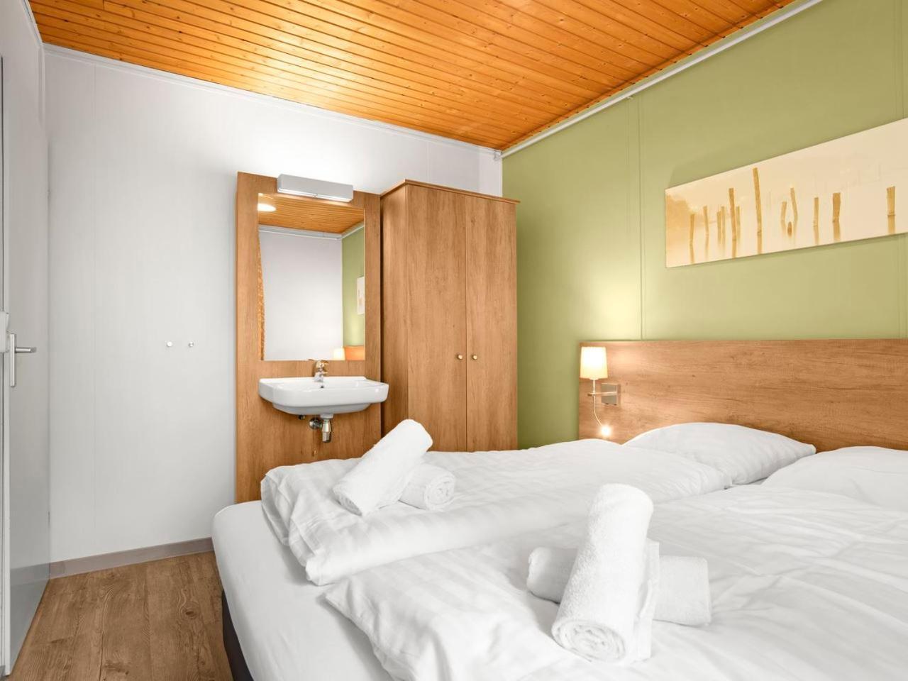 Luxury 4-Person Bungalow In The Holiday Park Landal Twenhaarsveld Хльтен Номер фото