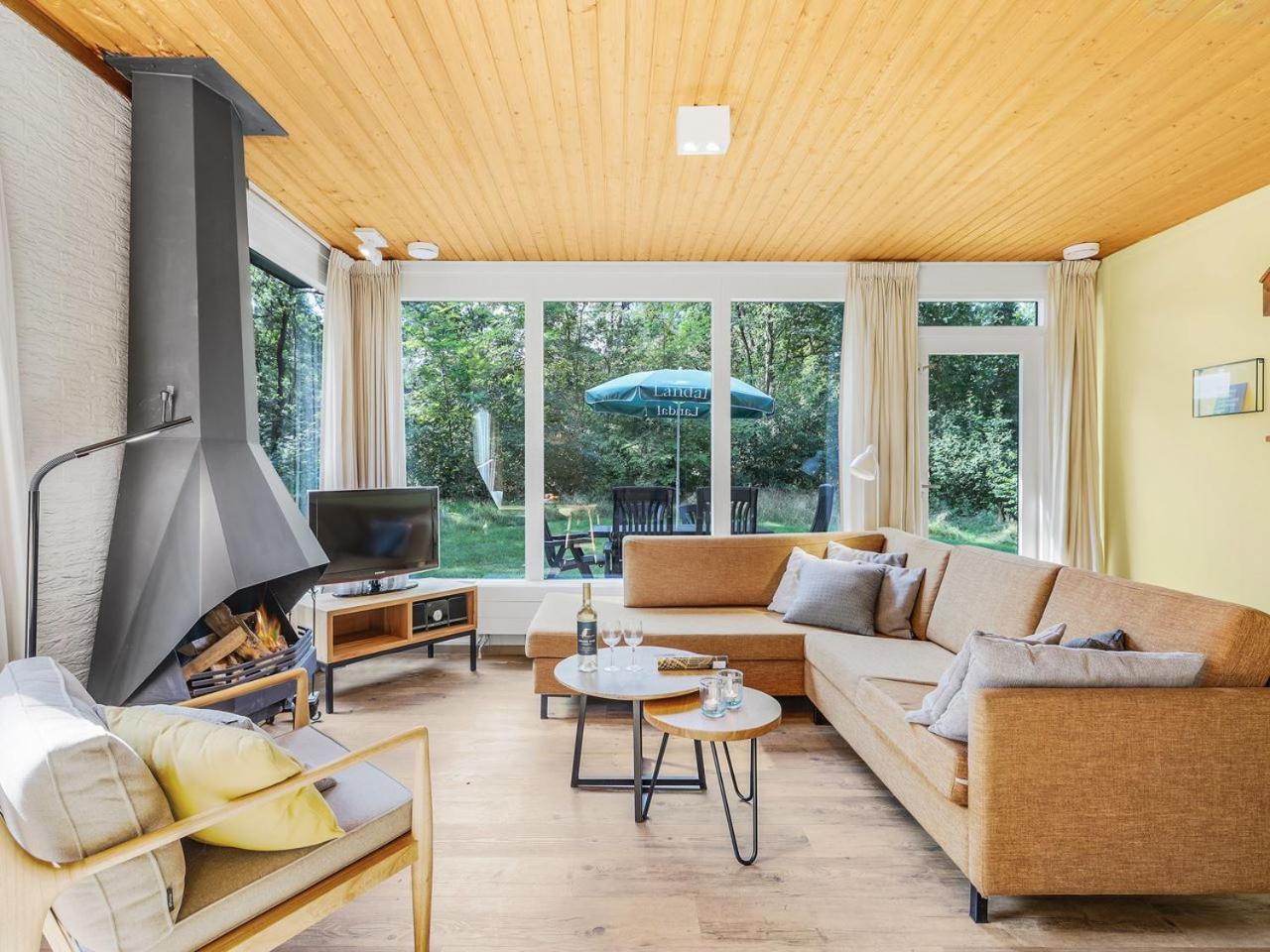 Luxury 4-Person Bungalow In The Holiday Park Landal Twenhaarsveld Хльтен Номер фото