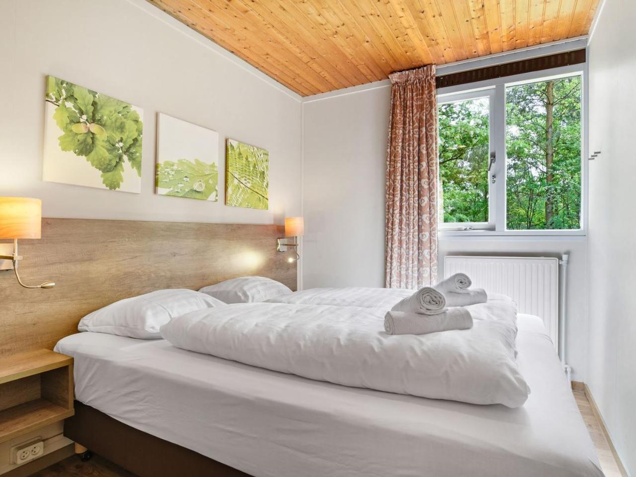 Luxury 4-Person Bungalow In The Holiday Park Landal Twenhaarsveld Хльтен Номер фото