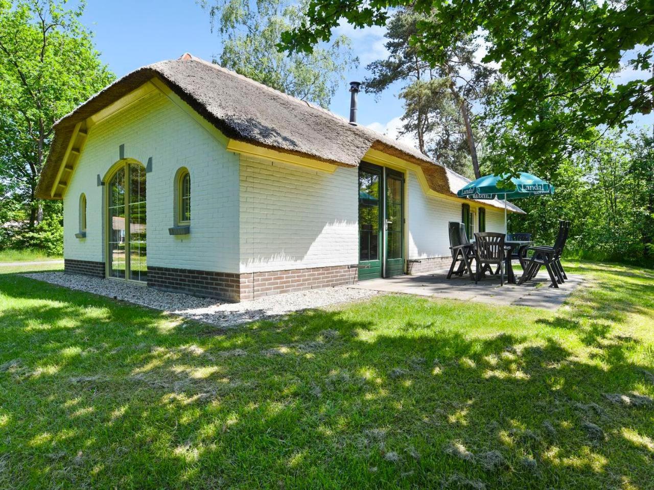 Luxury 4-Person Bungalow In The Holiday Park Landal Twenhaarsveld Хльтен Номер фото