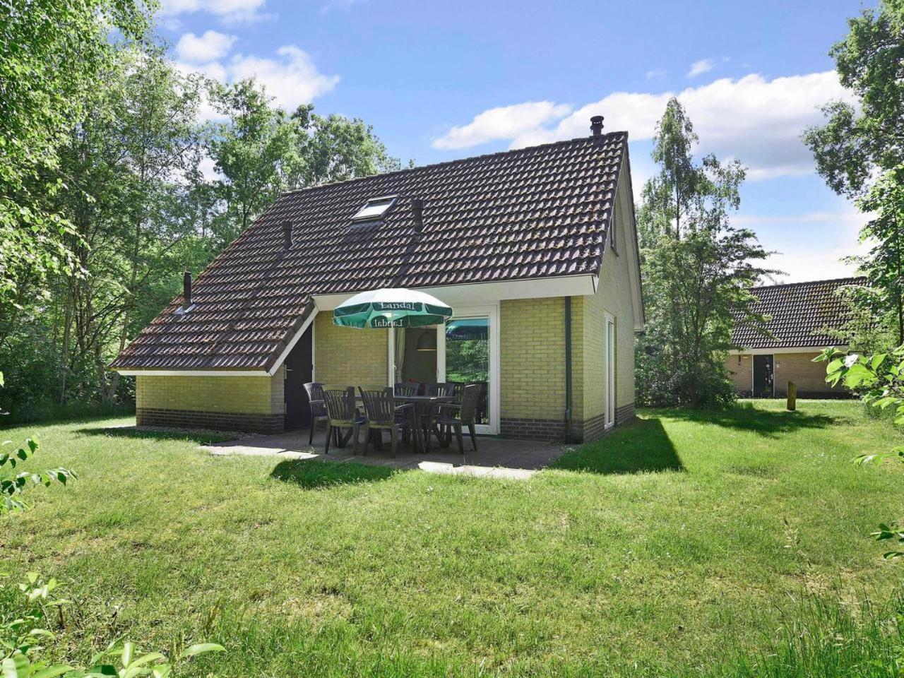 Luxury 4-Person Bungalow In The Holiday Park Landal Twenhaarsveld Хльтен Номер фото