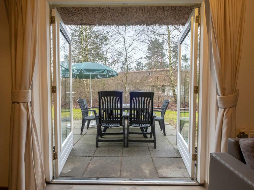 Luxury 4-Person Bungalow In The Holiday Park Landal Twenhaarsveld Хльтен Экстерьер фото